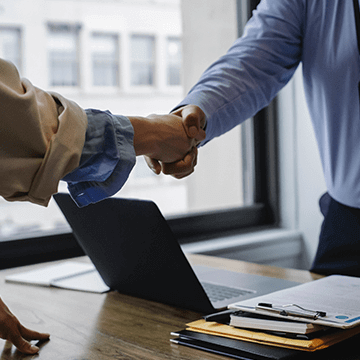 重视人才储备，建立人才梯队